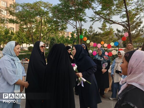 وقتی پارک وفا رنگ‌وبوی روز معلم گرفت