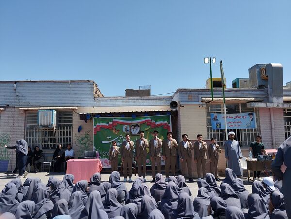 تجلیل از معلمان نمونه در مدرسه تقوا مشهد