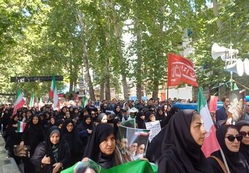 از مشقِ عشق تا تشییعِ نور؛ دانش‌آموزان، رهبرِ شهید را تا ملکوت بدرقه کردند