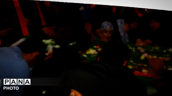  بروجن در آیین وداع با چهلمین لاله خونینِ رمضان ایستاد