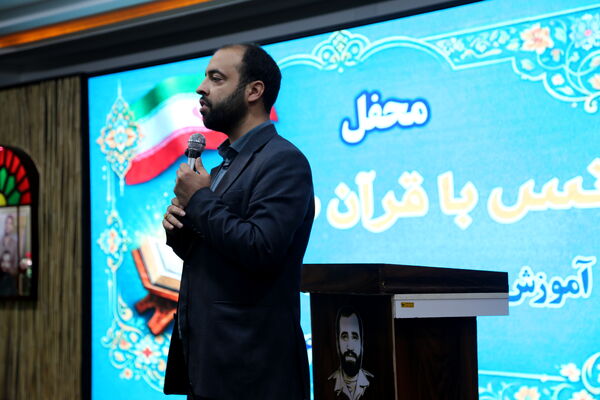 دانش‌آموزان دختر ناحیه یک در محفل اُنس با قرآن گرد‌هم آمدند