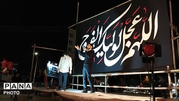 میدان ازادی هر شب میزبان وطن پرستان نیشابوری می شود 