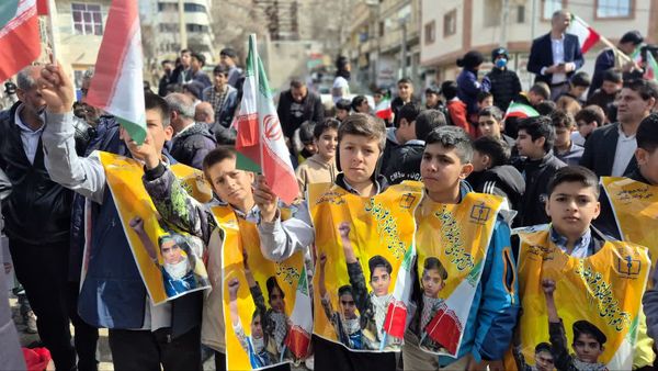 حضور پرشور مردم سپیدان در راهپیمایی ۲۲ بهمن