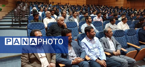 تجلیل از رتبه‌های برتر کنکور در بم