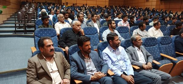 تجلیل از رتبه‌های برتر کنکور در بم