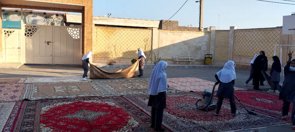 دورهمی دانش‌آموزان مدرسه حضرت رقیه(س) روستای صرم در ضیافت افطاری