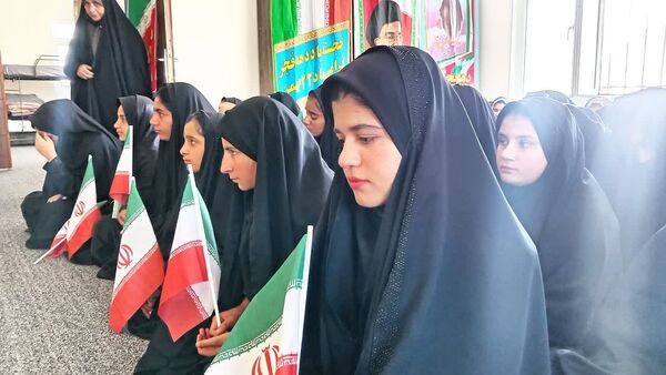 جشن دهه فجر در مجتمع فرهنگی، آموزشی و خوابگاهی حضرت فاطمه معصومه (س) دیشموک