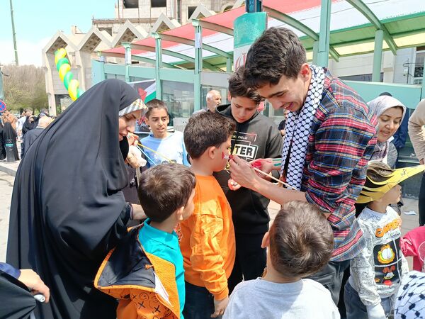 راهپیمایی باشکوه روز جهانی قدس در جوار بارگاه رضوی
