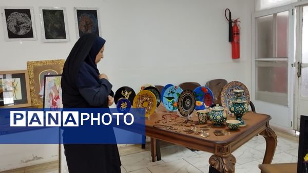 نمایشگاه دستاوردهای هنرجویان هنرستان شیخ محمد بلیغ و معرفت در شهرستان فیروزکوه