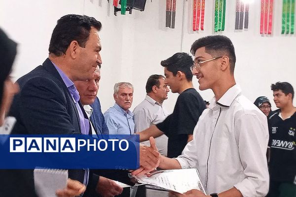 محفل انس با قرآن و آیین تجلیل از دانش‌آموزان برتر مسابقات قرآن در شهرستان باشت