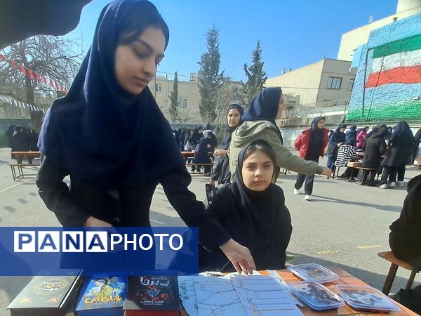 بازارچه کارآفرینی دانش آموزان در مدرسه انیس خوش قدم 