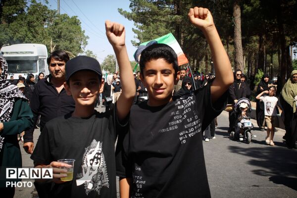 خادمِ کوچک، عشقِ بزرگ