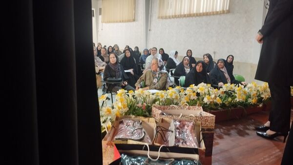 هم‌دلی خانه و مدرسه در نخستین جلسه اولیا و مربیان در مدرسه شاهد شهید کلانتری