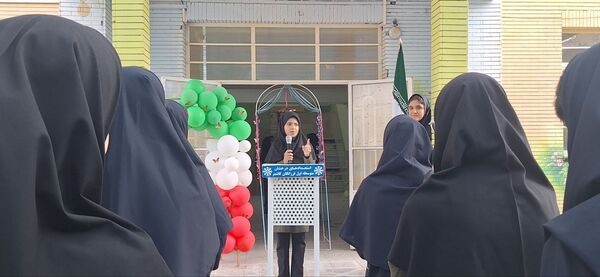 آیین بازگشایی مدارس و استقبال از دانش آموزان در دبیرستان فرزانگان دوره ی اول