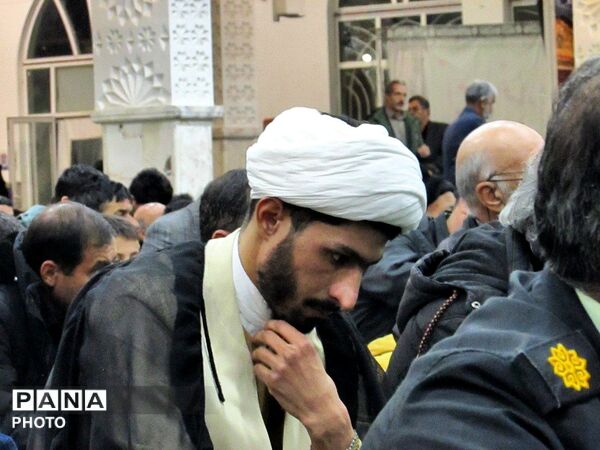 حضور اقشار مختلف مردم در مراسم اربعین رهبر شهید 