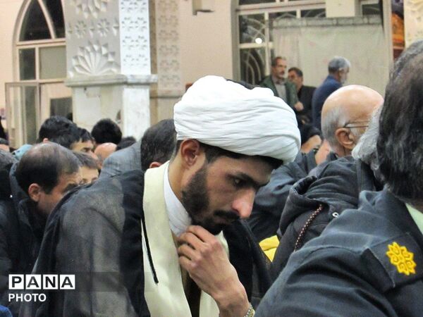 حضور اقشار مختلف مردم در مراسم اربعین رهبر شهید 