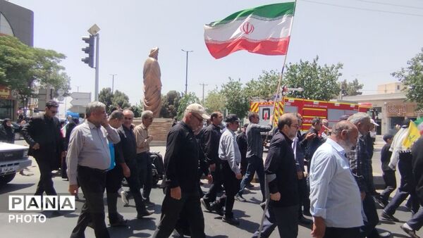 مراسم تشییع نمادین رهبر شهید انقلاب در دلیجان 