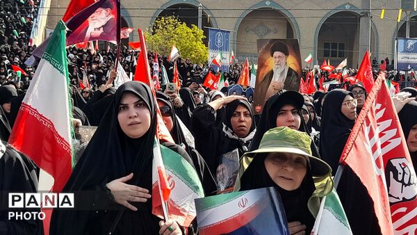  تهران در سوگِ رهبر شهید ایستاد