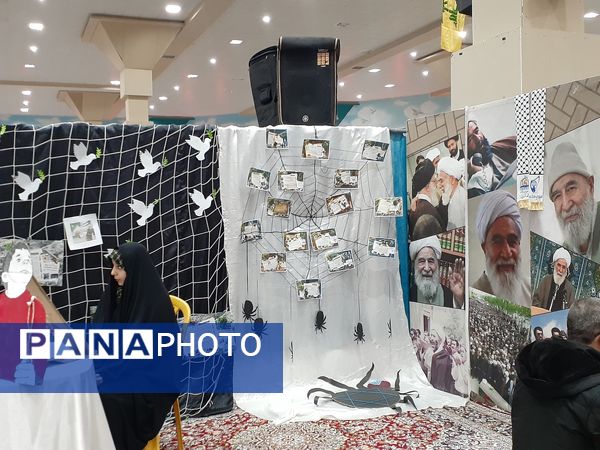 مراسم پاسداشت شهدای مقاومت و نمایشگاه آثار منتخب دانش‌آموزان رویداد آخراشه