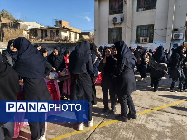 بازارچه کارآفرینی در دبیرستان شاهد ریحانه