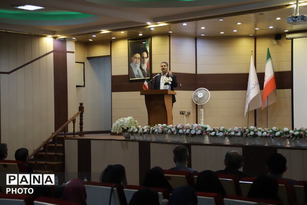 نشست صمیمی مدیرکل آموزش و پرورش تهران با مدیران مدارس منطقه ۱۳