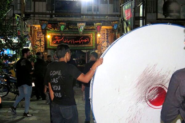 سوگواری عزاداران شهر قیامدشت در شب عاشورای حسینی