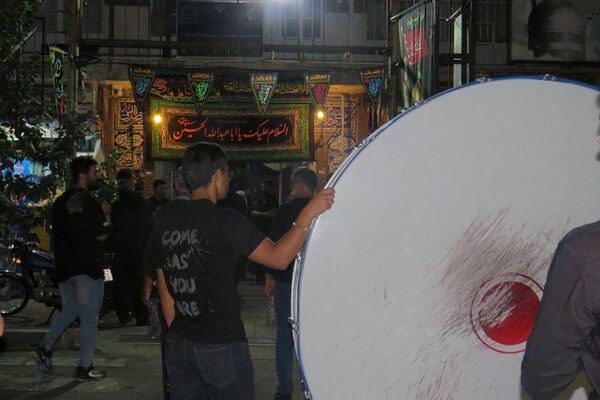 سوگواری عزاداران شهر قیامدشت در شب عاشورای حسینی