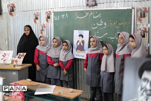 نمایشگاه فرهنگی هنری دانش‌آموزان در نماز جمعه باقرشهر و کهریزک 