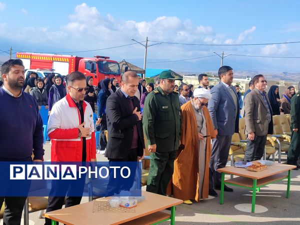 مراسم گرامیداشت هفته پدافند غیرعامل در دبیرستان عشایری شبانه‌روزی نسیبه