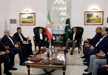 دیدار و گفت‌وگوی وزیر امور خارجه ایران با فرمانده ارتش پاکستان