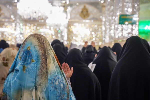 قرائت دعای‌ام داوود در حرم مطهر رضوی