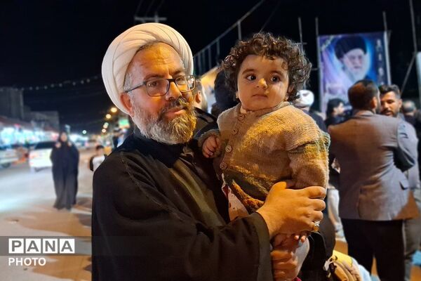 صحنه دیگری از عشق و ارادت ملت به رهبر در سومین شب سال جدید در شهرستان باشت