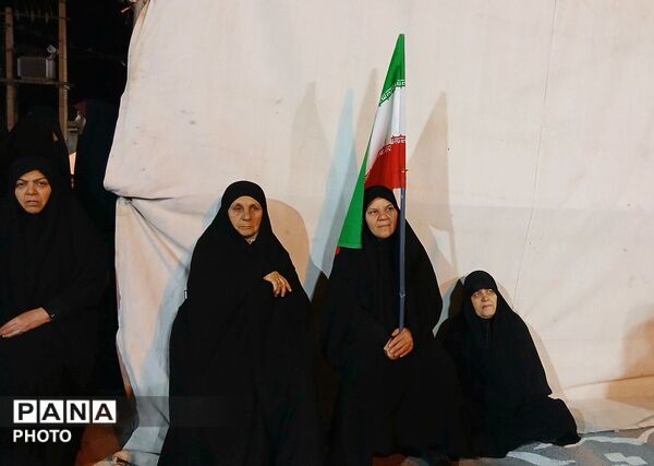 همراهی کودکان جعفرآباد تا آستان شهدای گمنام در شب هشتاد و یکم