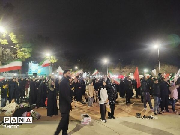  لحظه تحویل سال و تجدید بیعت با رهبر معظم انقلاب اسلامی 