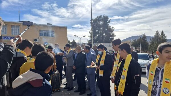 بدرقه دانش‌آموزان پسر عمره‌گذار کهگیلویه و بویراحمد 