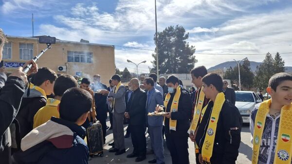 بدرقه دانش‌آموزان پسر عمره‌گذار کهگیلویه و بویراحمد 