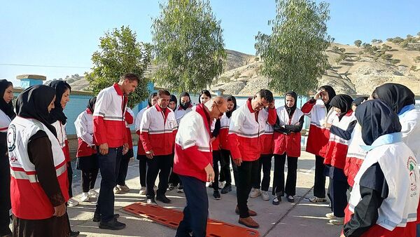 برگزاری مانور پدافند غیر عامل در دبیرستان الزهرا دیشموک 