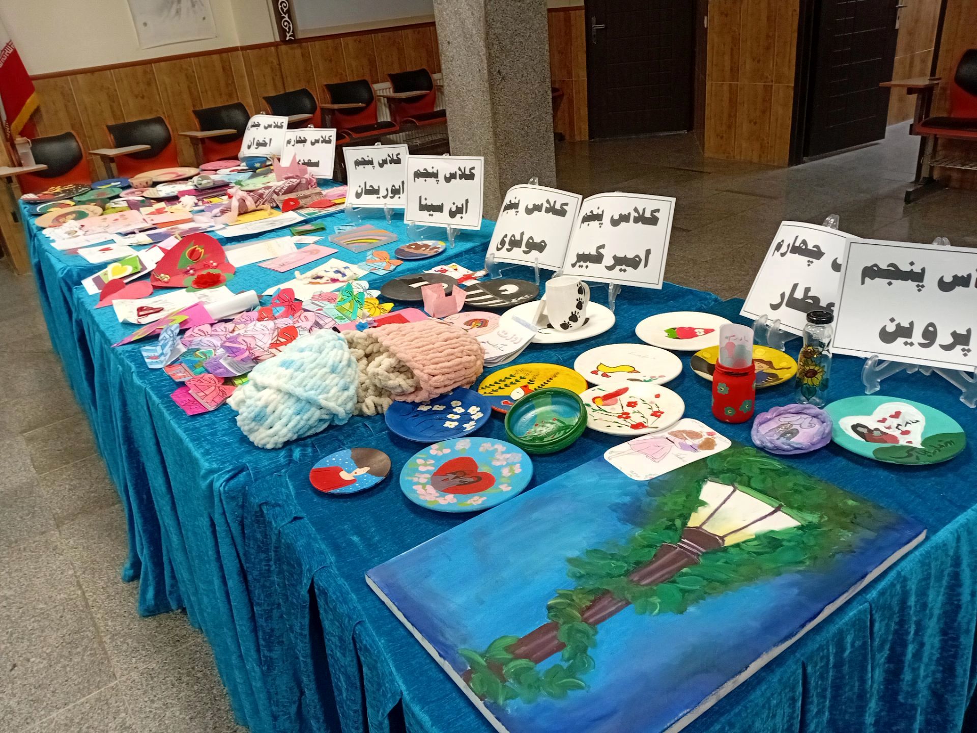  نمایشگاه دست سازه ای برای مادرم در دبستان مصلی نژاد حضرت زینب(س)