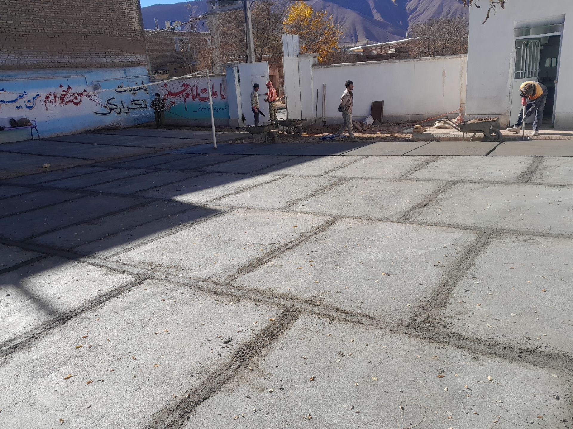 حیاط دبیرستان زینبیه به همت خیرین جان دوباره گرفت