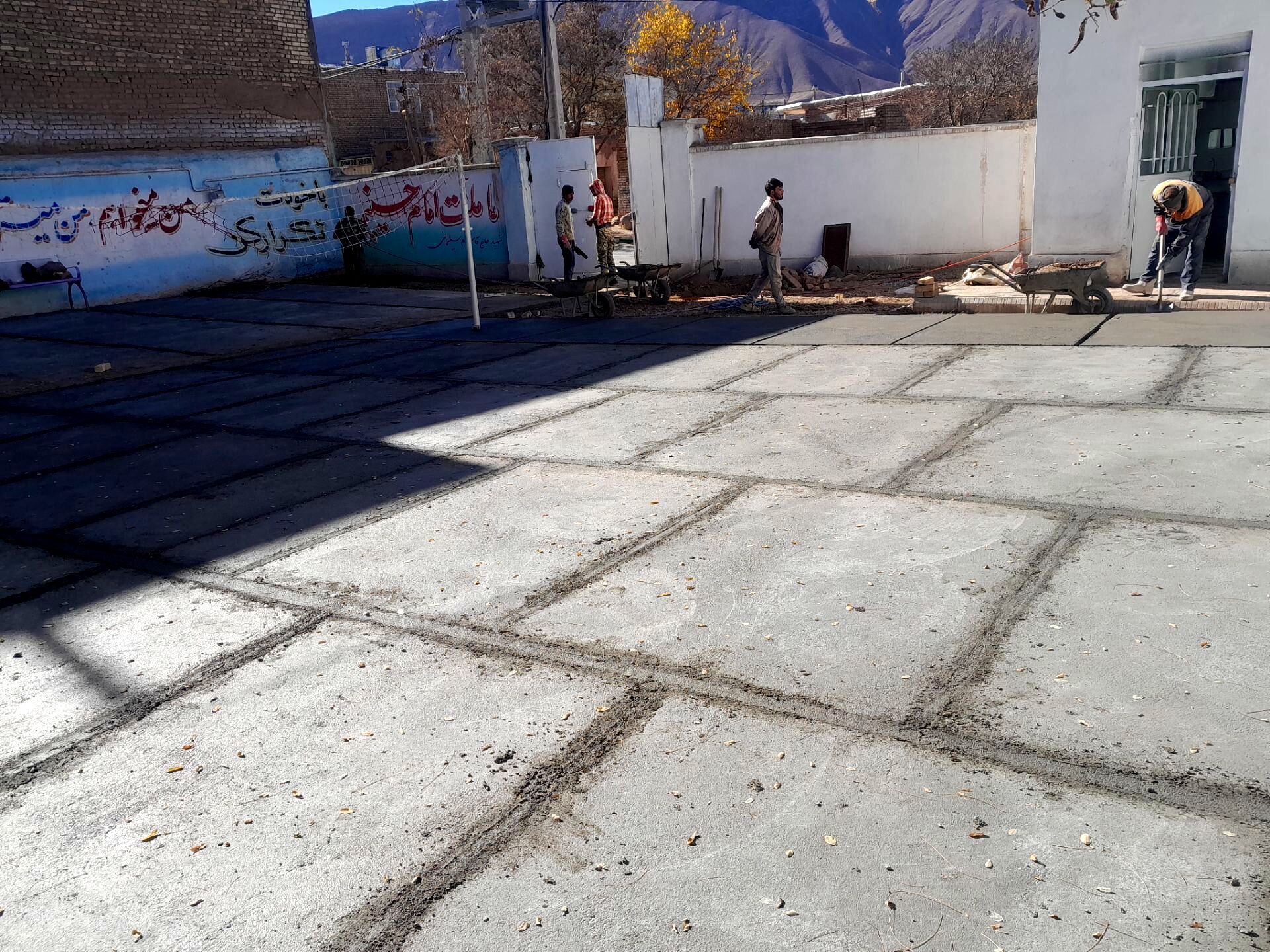 حیاط دبیرستان زینبیه به همت خیرین جان دوباره گرفت