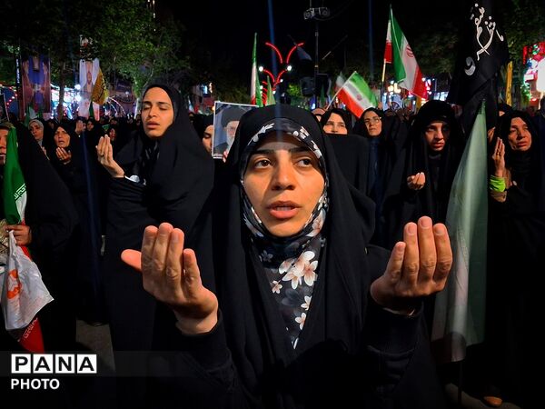 دست‌هایی به آسمان، قلوبی به امید ظهور