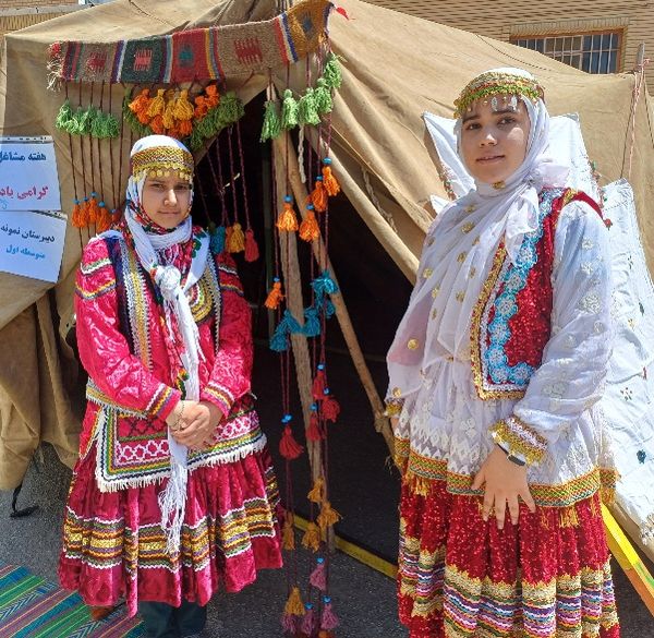 برپایی بازارچه درون‌مدرسه‌ای با هدف خوداتکایی در شیروان