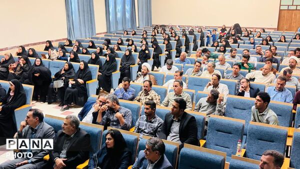 گردهمایی مدیران و معاونین مدارس شهرستان ابرکوه با حضور مشاور وزیر آموزش و پرورش