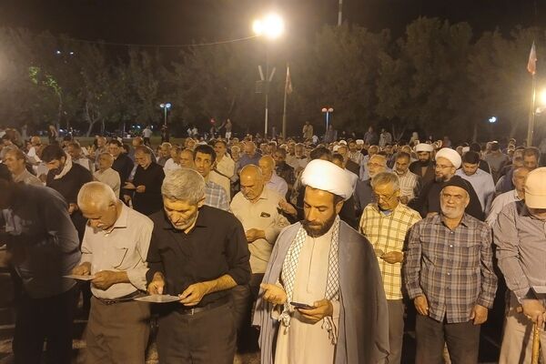 اقامه نماز استغاثه در جوار ارامگاه حیقوق نبی 