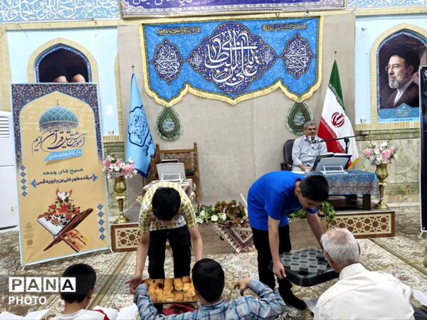 برپایی محفل قرآنی «به یاد علمدار» در بقعه علی بن بابویه قمی