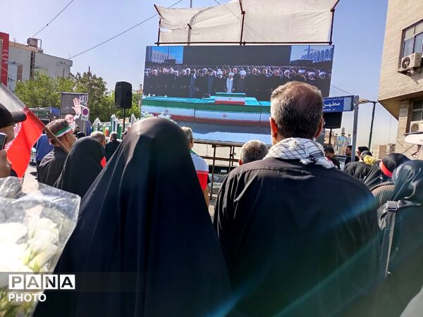 دریای جمعیت در خیابان‌های منتهی به مصلای امام خمینی(ره)