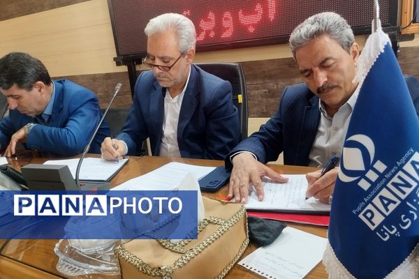 نشست شورای کشاورزی قروه با محوریت مدیریت آب و برق