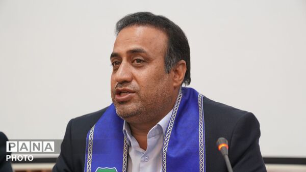 مراسم تجلیل از مربیان برتر پیشتاز و خبرنگاران فعال ناحیه چهار 