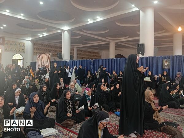 طنین دعای عرفه در مصلی نظرآباد