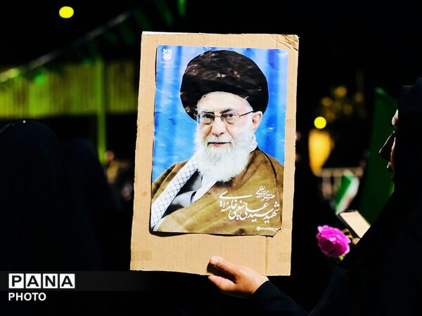 ایستادگی با چاشنی وحدت